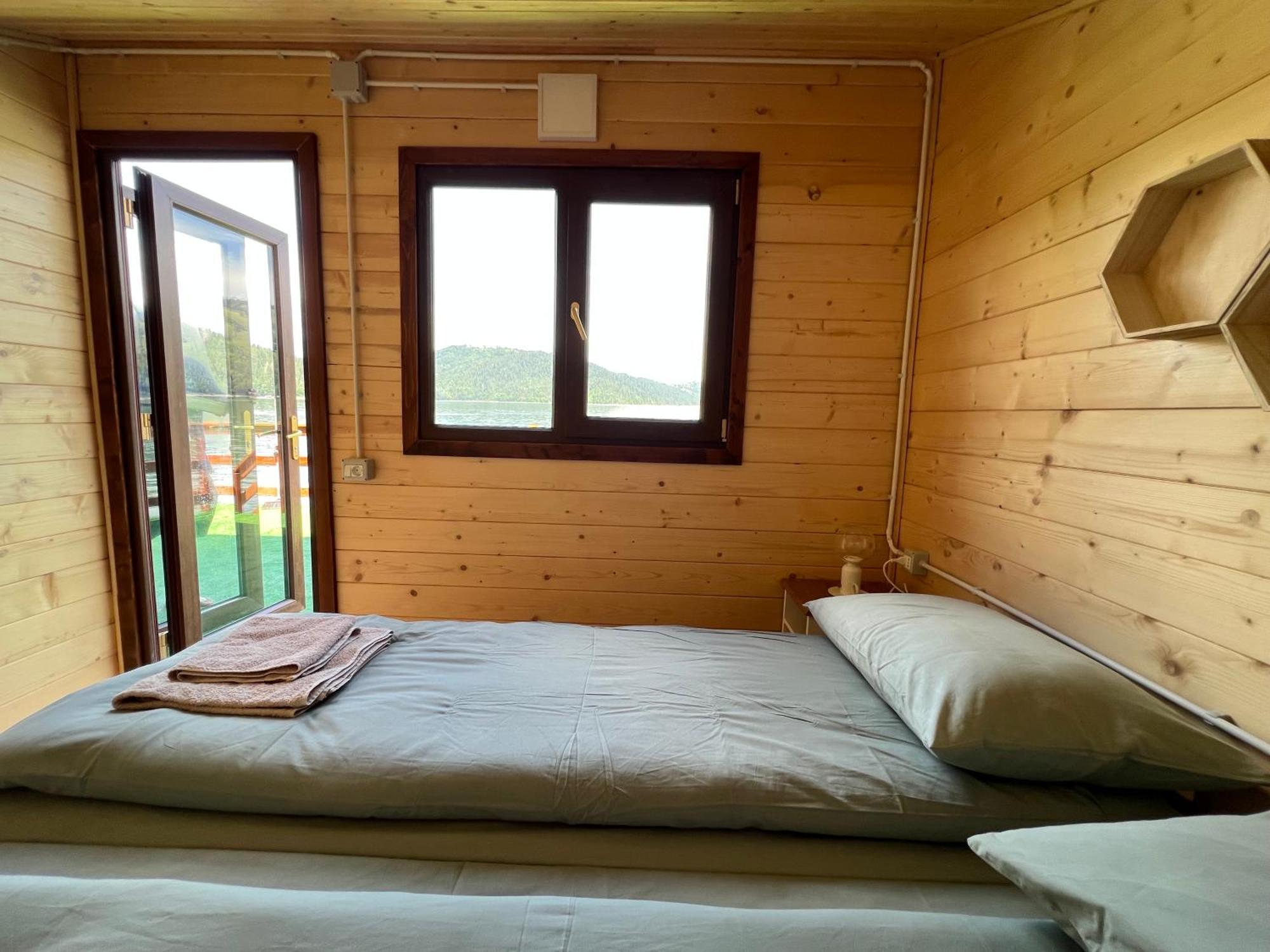 Holiday Bicaz Bungalows On The Lake Exterior photo
