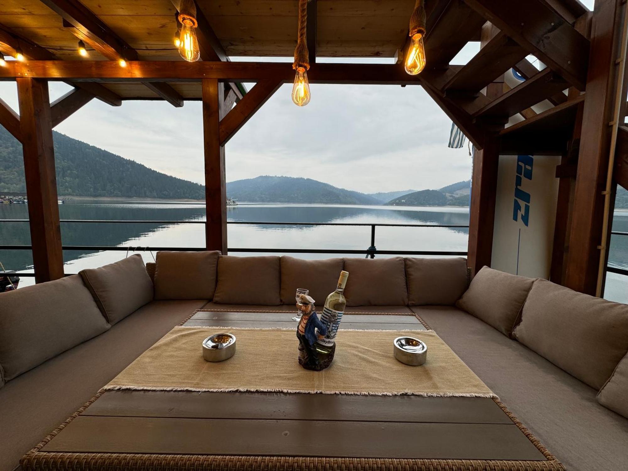 Holiday Bicaz Bungalows On The Lake Exterior photo
