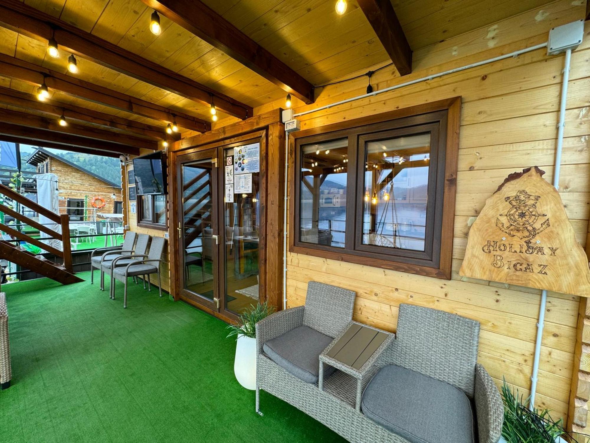 Holiday Bicaz Bungalows On The Lake Exterior photo