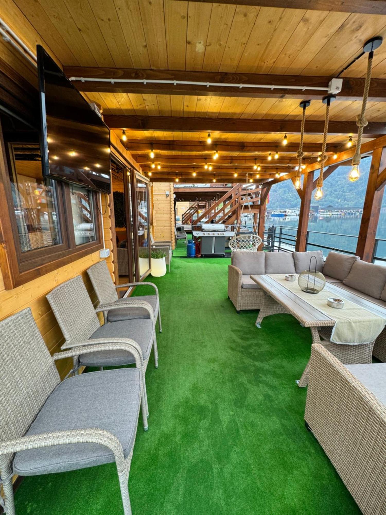 Holiday Bicaz Bungalows On The Lake Exterior photo