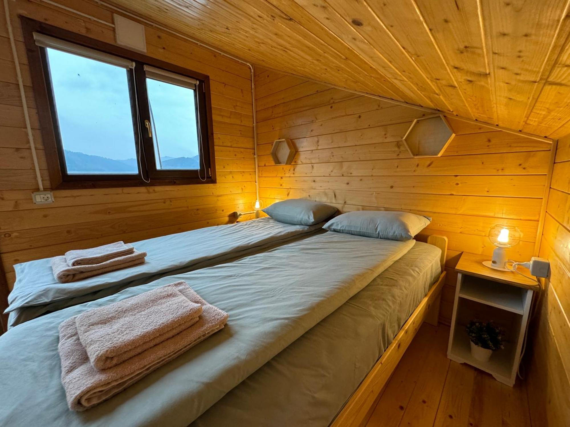 Holiday Bicaz Bungalows On The Lake Exterior photo